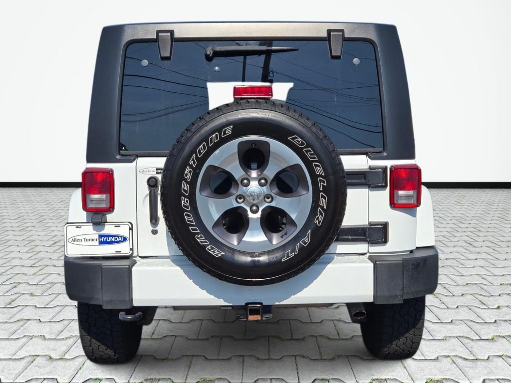 Used 2016 White Jeep Sahara image 7