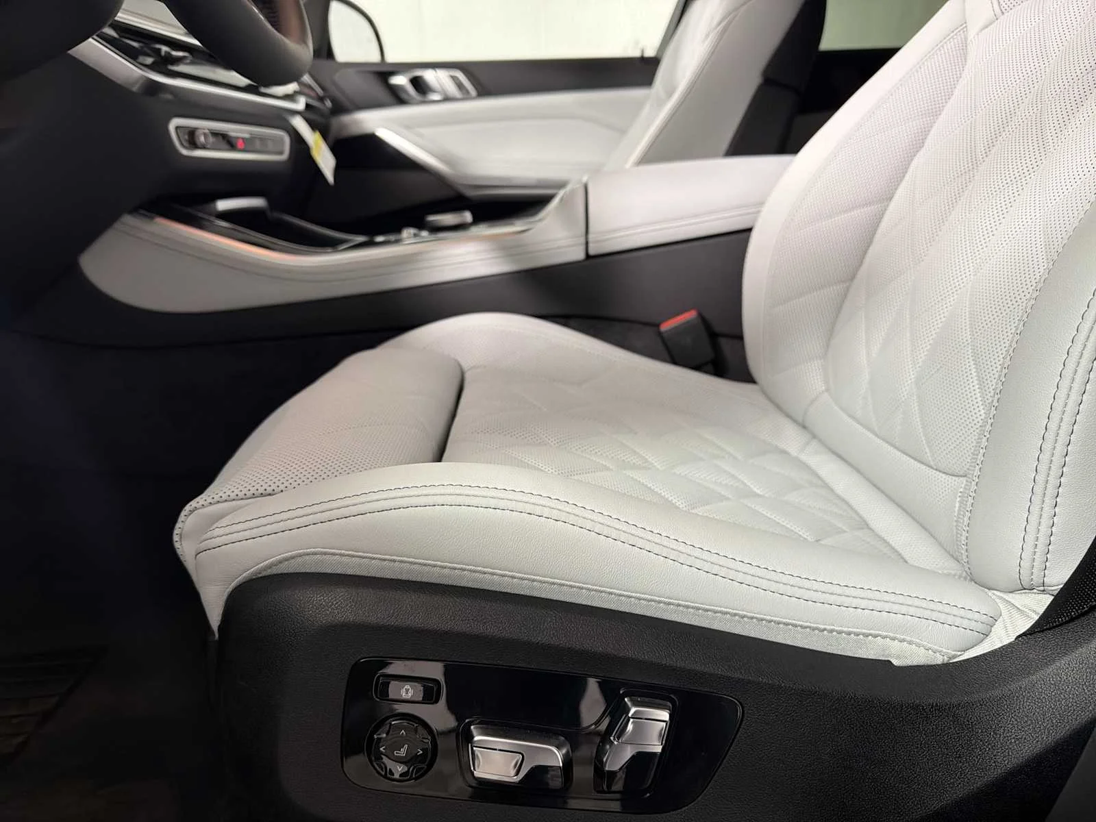 New 2026 Carbon Black Metallic BMW xDrive40i image 12