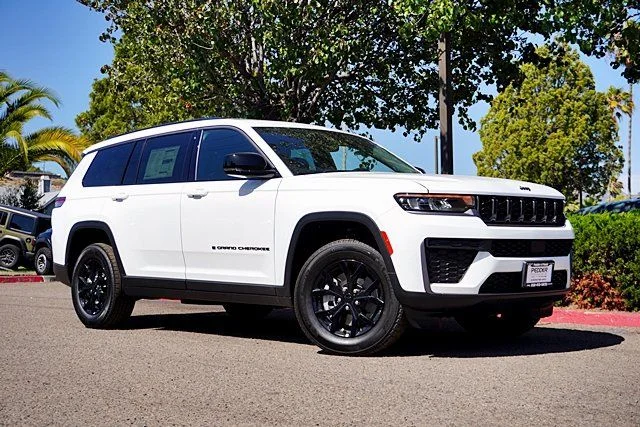 New 2026 Bright White Clearcoat Jeep Altitude image 2