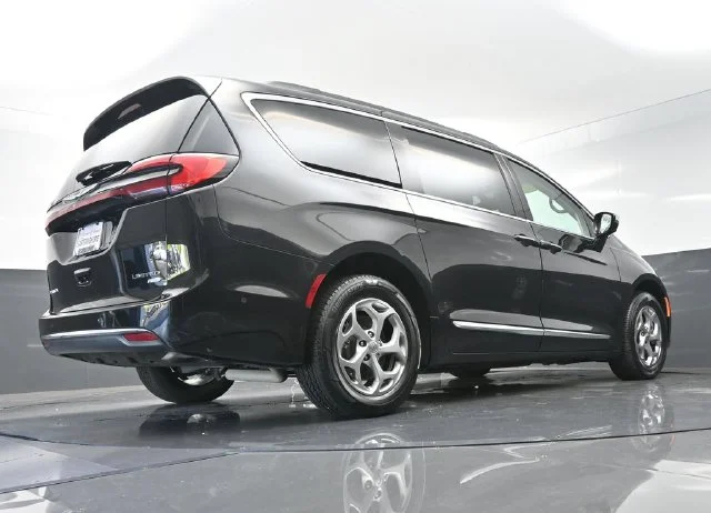 Used 2023 Black Chrysler Limited image 36
