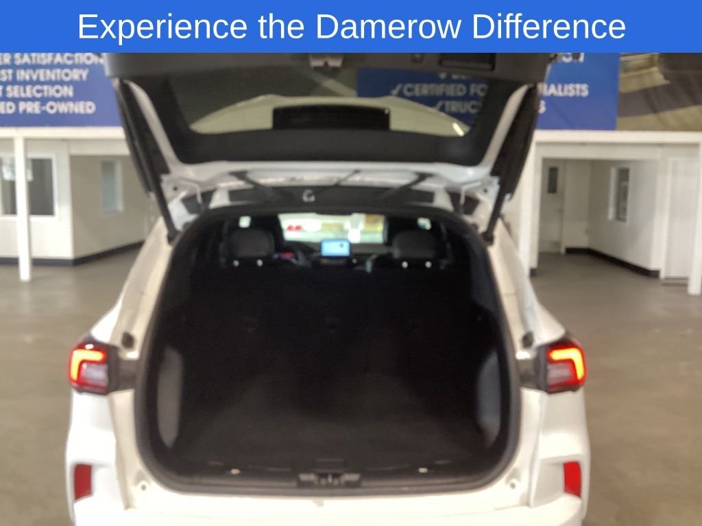 2023 Ford Escape ST-Line photo 4