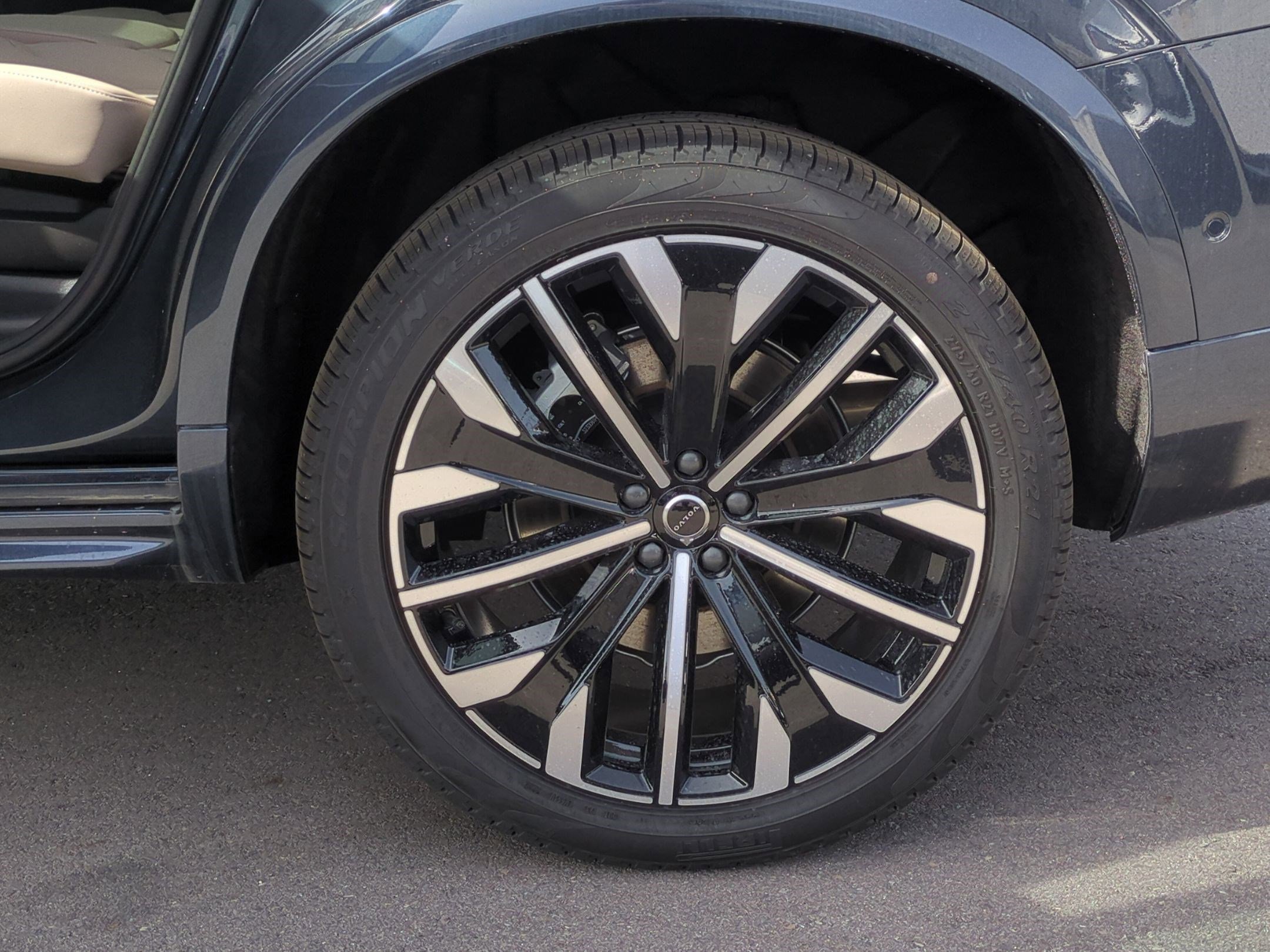 2026 Volvo XC90 Plus - Photo 16