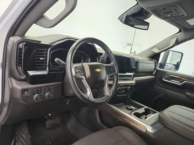 Used 2025 White Chevrolet LT image 19
