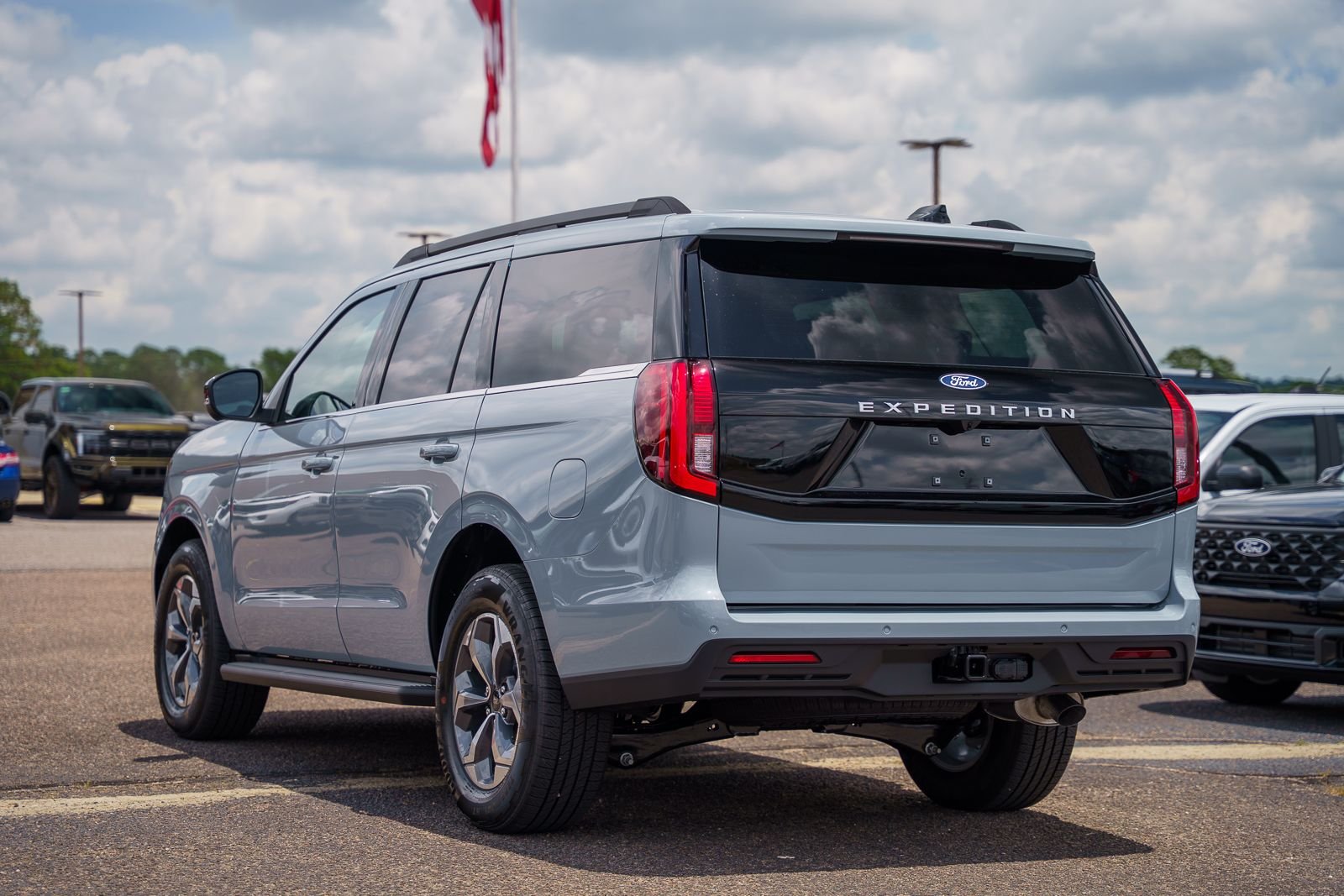 New 2027 Glacier Gray Metallic Tri-Coat Ford Active image 4