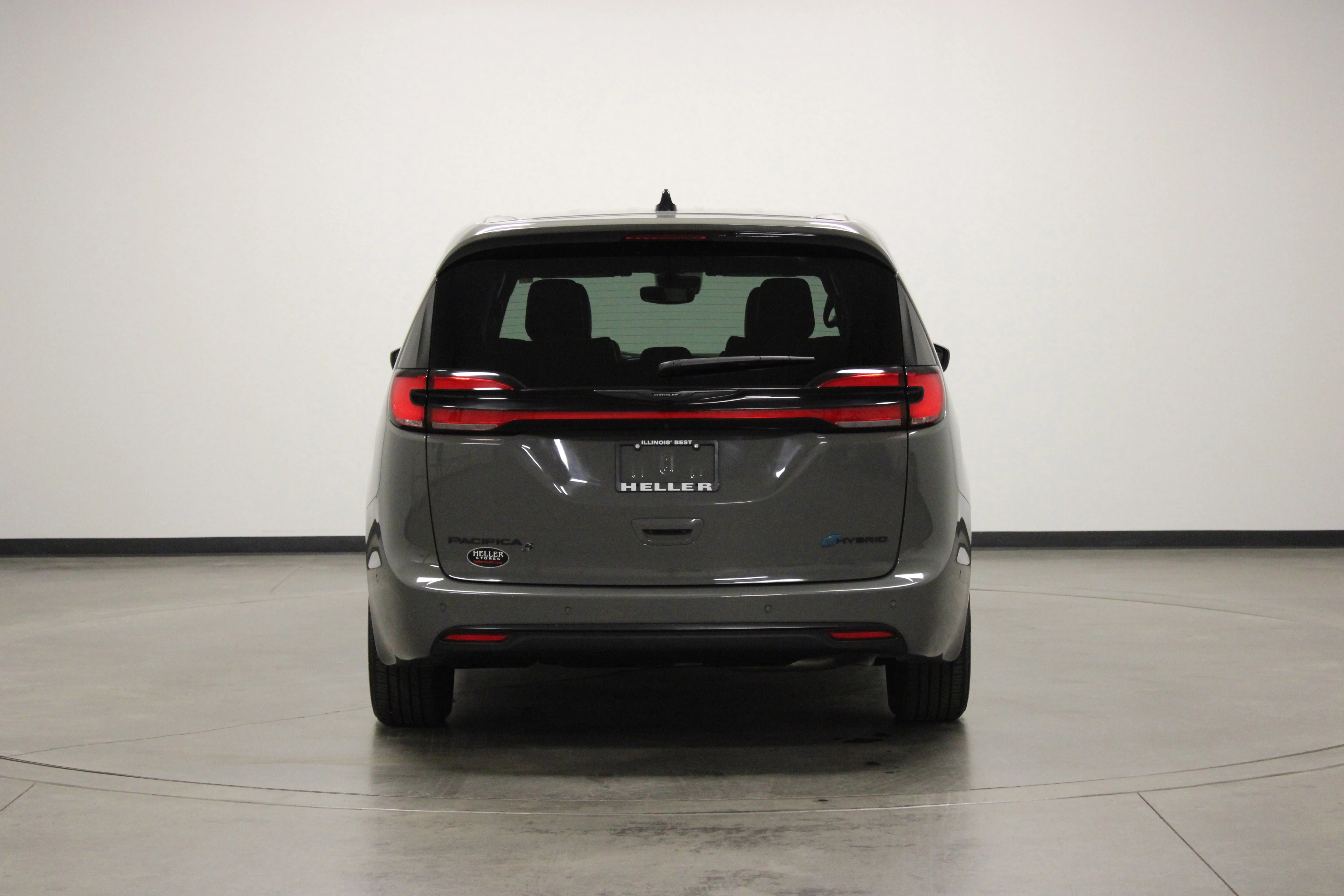 Used 2023 Ceramic Gray Clearcoat Chrysler Touring L image 7