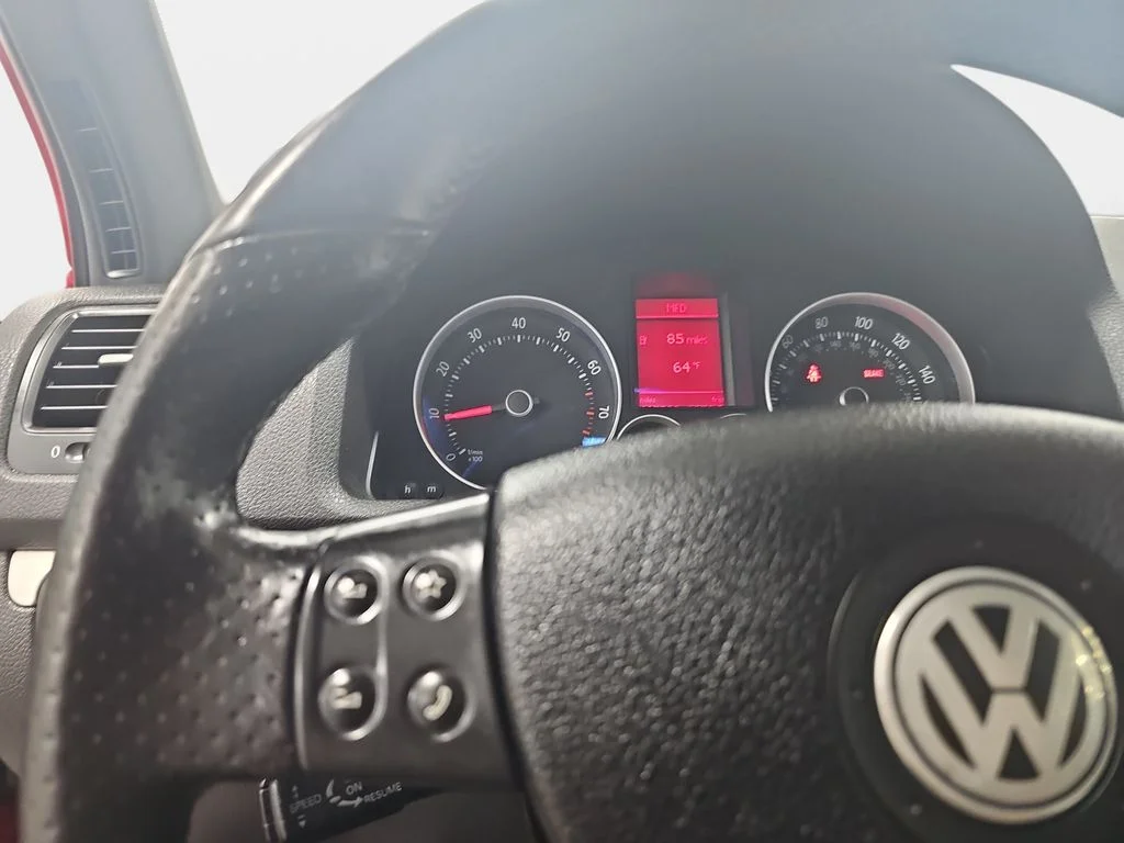 Used 2006 Red Volkswagen Base image 18