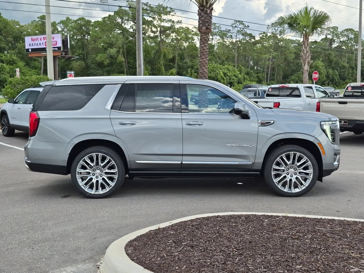 2026 GMC Yukon Denali - Photo 9