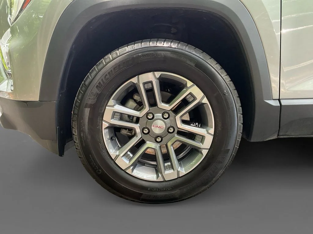 Used 2025 Silver GMC Elevation image 15