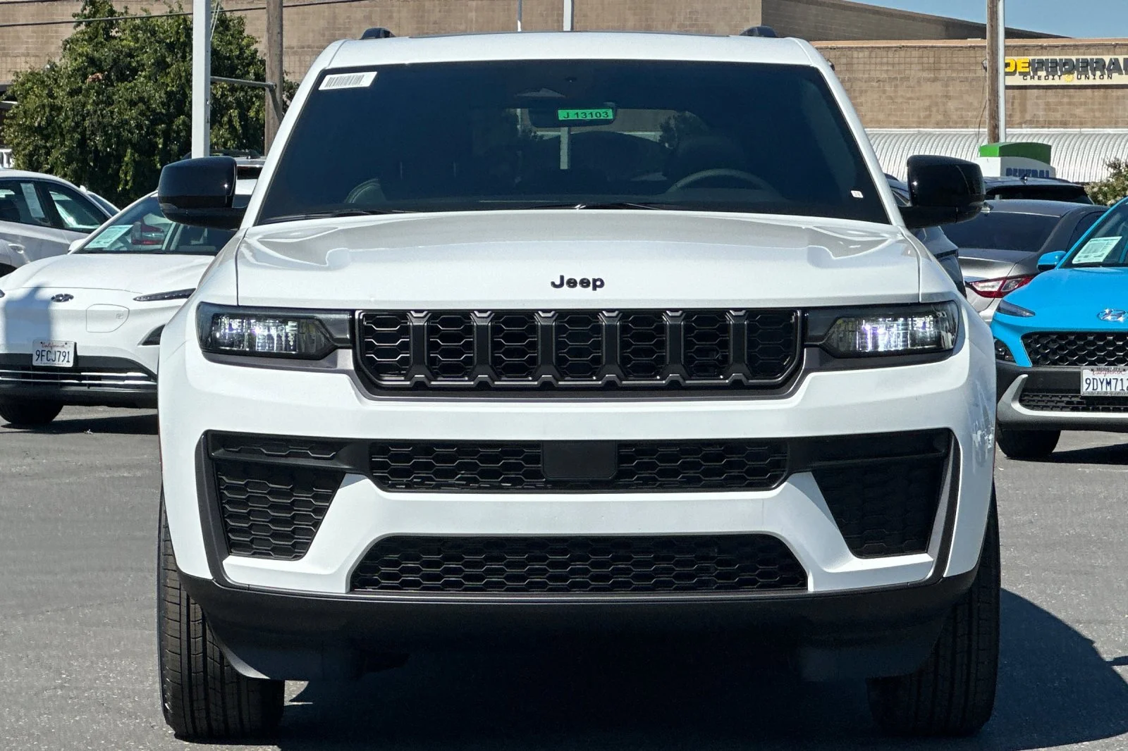 New 2026 Bright White Clear-Coat Exterior Paint Jeep Laredo Altitude image 9