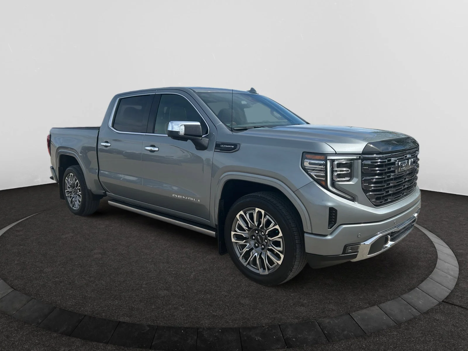 Used 2025 Silver GMC Denali Ultimate Crew Cab image 7