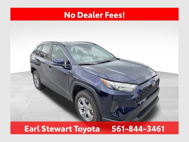 Used 2025  Toyota XLE image 1