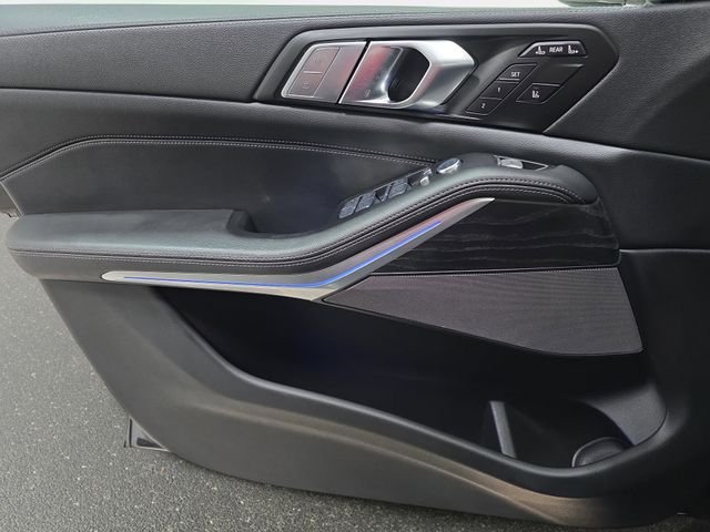 Used 2022 Black BMW M50i image 26