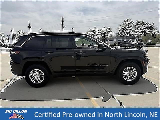 Used 2023 Diamond Black Crystal Pearlcoat Jeep Laredo image 3