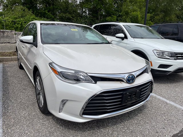 2017 Toyota Avalon Limited Hybrid's photo