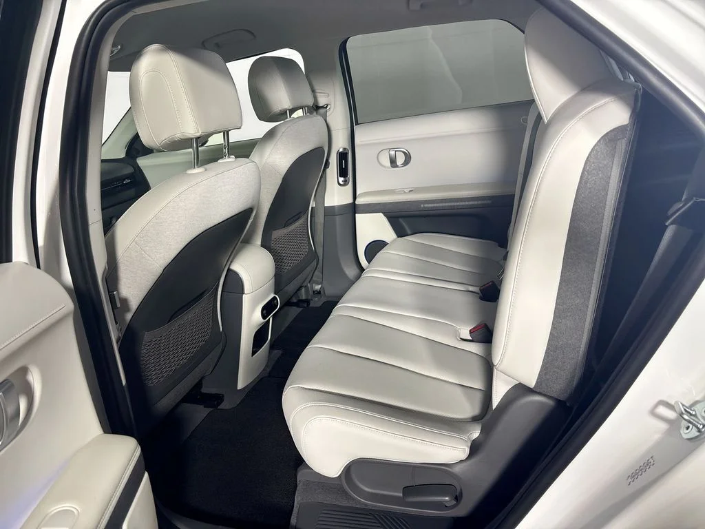 Used 2023 White Hyundai SEL image 20
