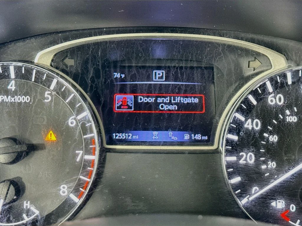Used 2017 Pearl White Nissan Platinum image 16