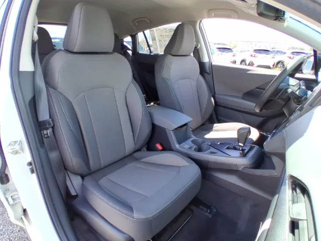 New 2026 CRYSTAL WHITE PEARL Subaru Base image 26