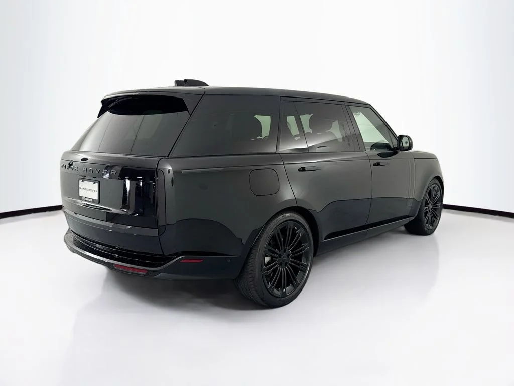 New 2026 Santorini Black Land Rover SE image 5