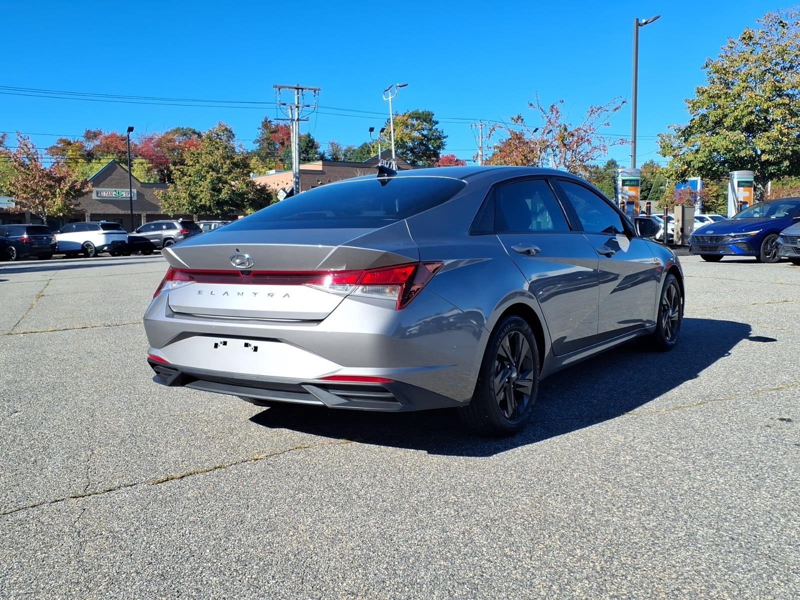 Certified Used 2023 Fluid Metal Hyundai SEL image 5