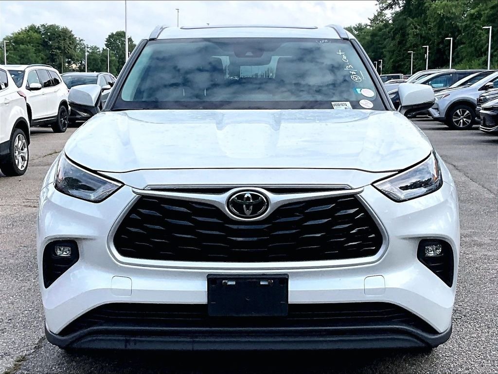 Used 2023 Beige Toyota XLE image 2
