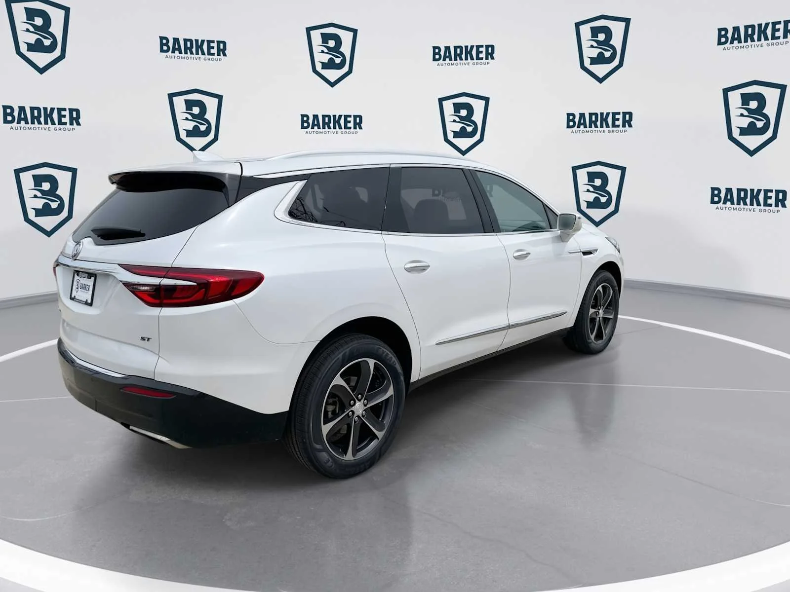 Used 2020 Includes Satin Nickel lower exterior accent color.) Buick Essence image 8