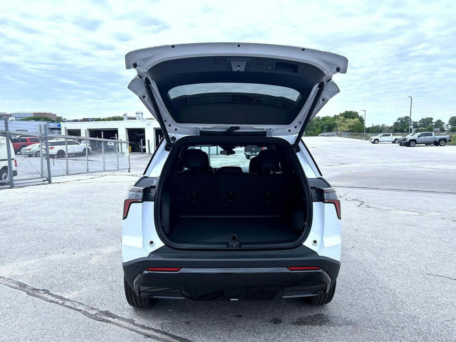 New 2026 Polar White Tricoat Chevrolet RS image 21