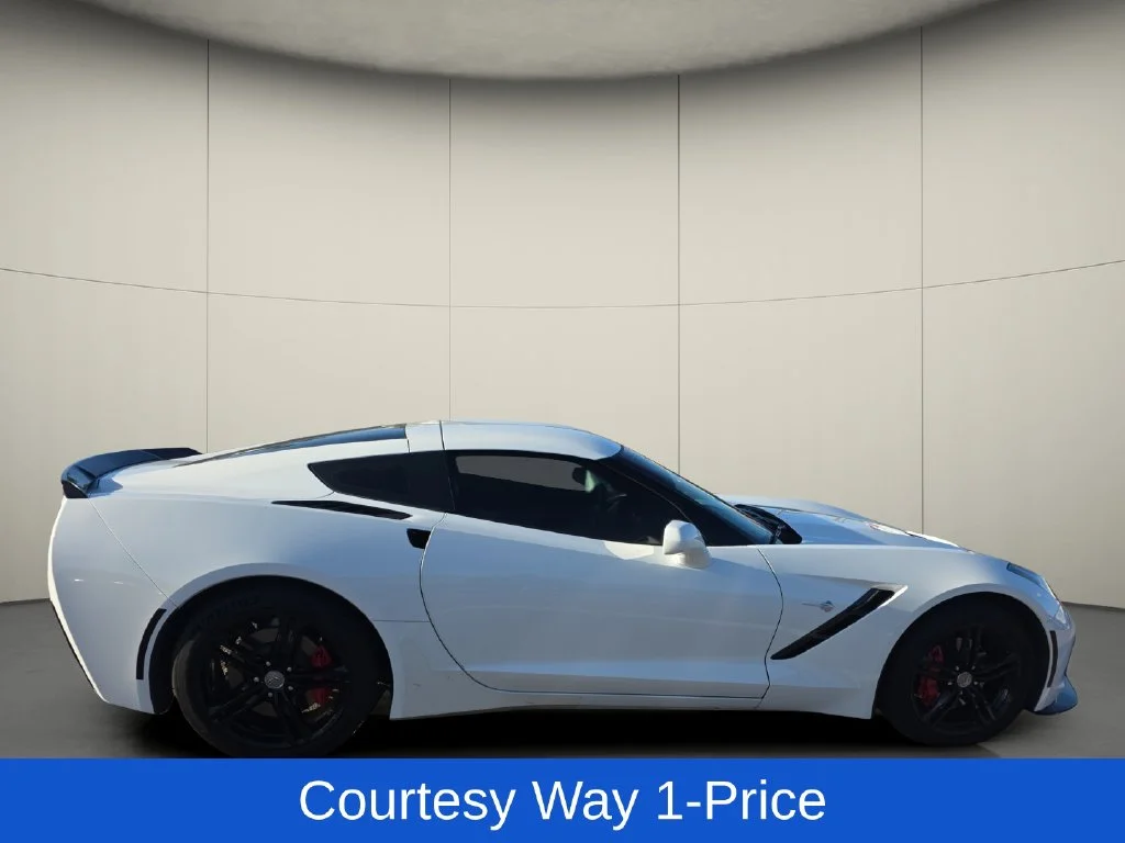 Used 2017 White Chevrolet Stingray image 11