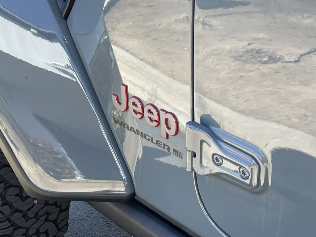 New 2026 Anvil Clear-Coat Exterior Paint Jeep Rubicon image 10