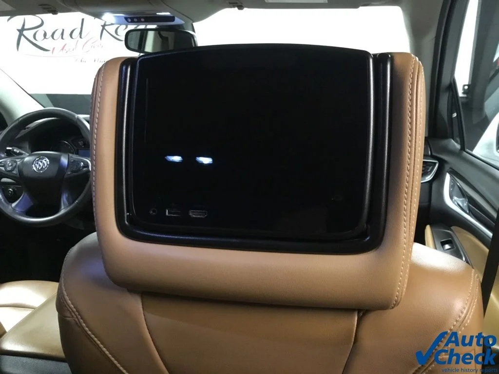 Used 2018 White Buick Essence image 36