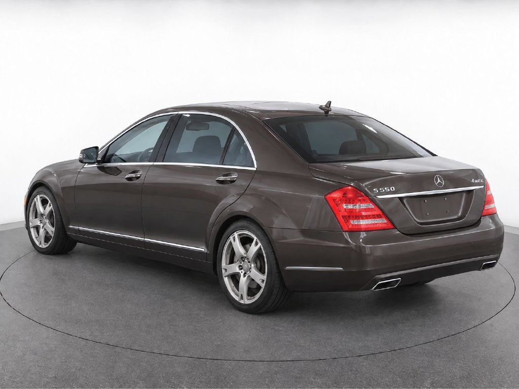 Used 2011 Brown Mercedes-Benz S 550 image 4