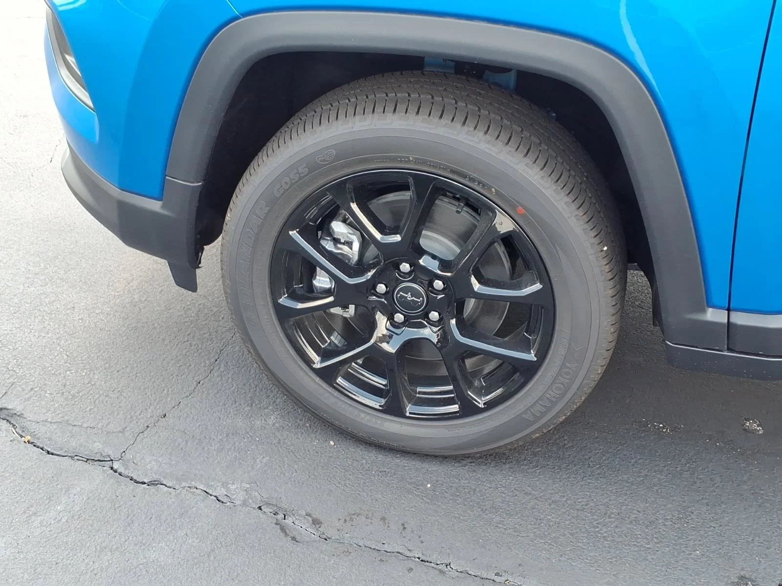 New 2026 Hydro Blue Pearl-Coat Exterior Paint Jeep Latitude image 20