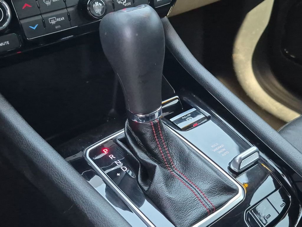 Used 2024 Silver Jeep Trailhawk image 25