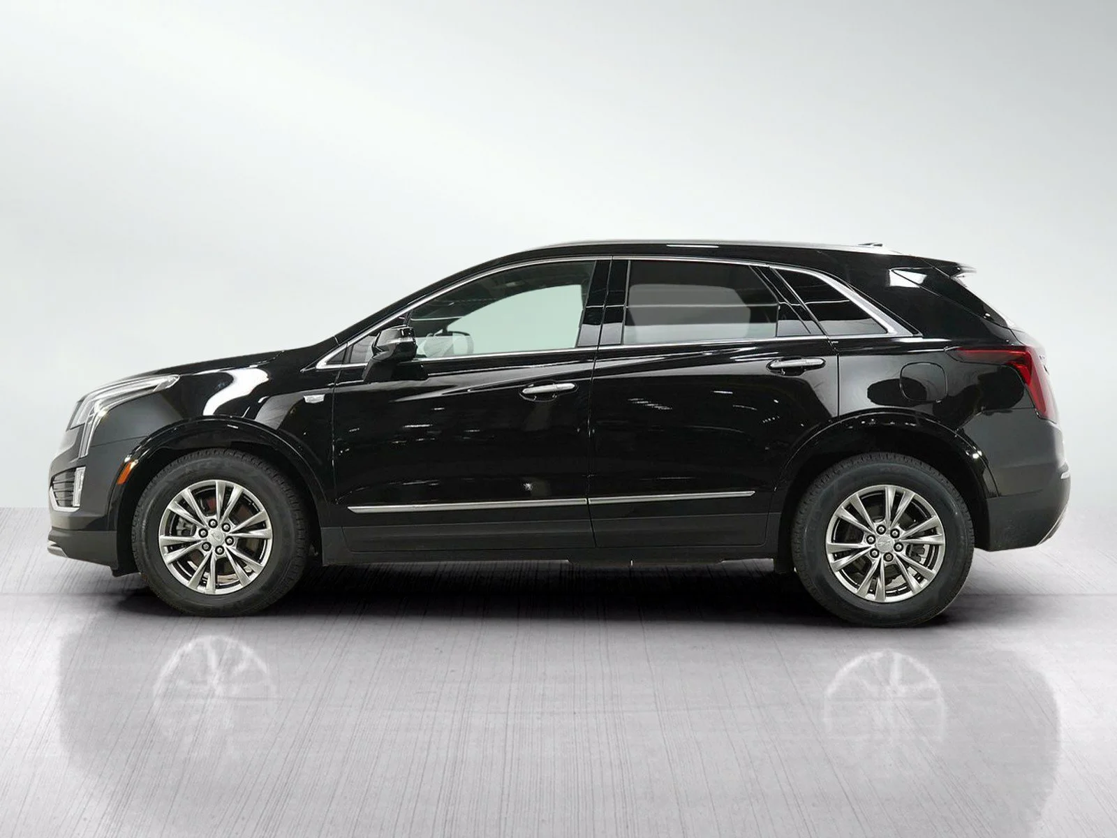 Used 2022 Cadillac XT5 Premium Luxury with VIN 1GYKNDRS7NZ114810 for sale in Roseville, Minnesota