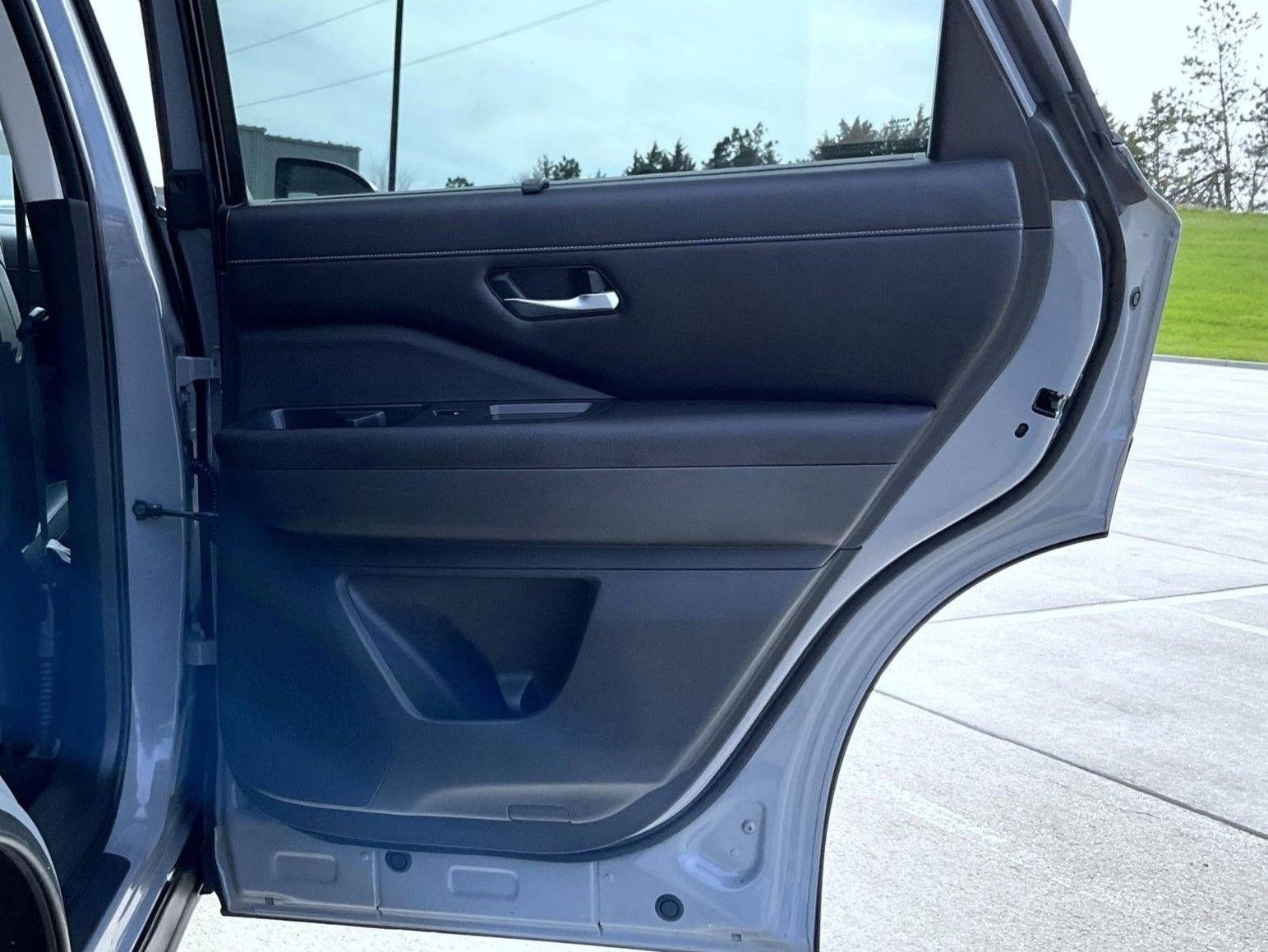 Used 2023 Gray Nissan SL image 18