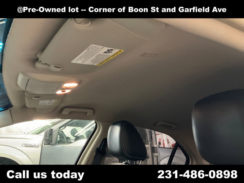 Used 2010  Ford SEL image 13