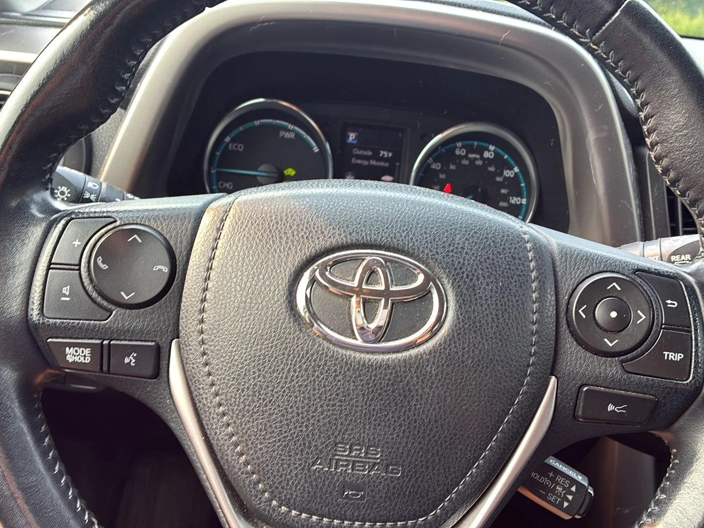 Used 2017 Galactic Aqua Mica Toyota XLE image 6
