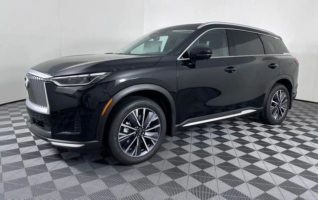 Certified Used 2026 Mineral Black INFINITI LUXE image 3