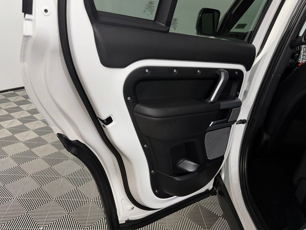 2024 Land Rover Defender X-Dynamic SE - Photo 30