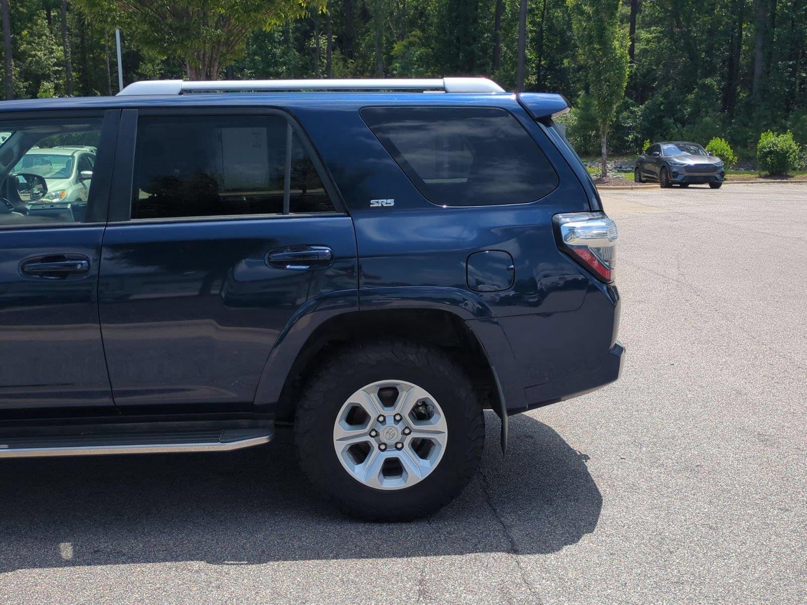 Used 2018 Nautical Blue Metallic Toyota SR5 Premium image 11