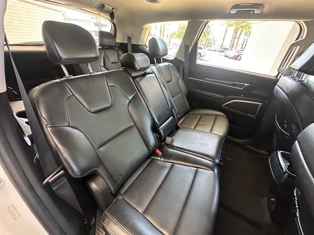 Used 2024 White Kia LX image 22
