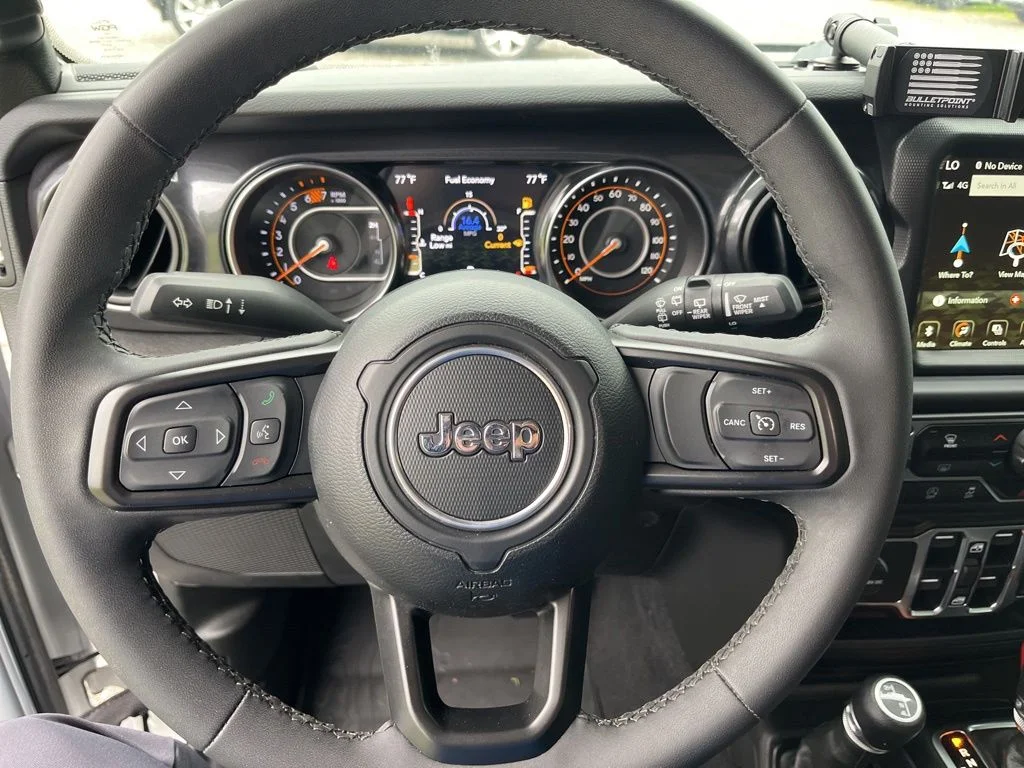 Used 2023 Silver Jeep Altitude image 16