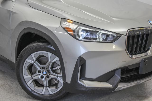 Used 2023 Space Silver BMW xDrive28i image 2