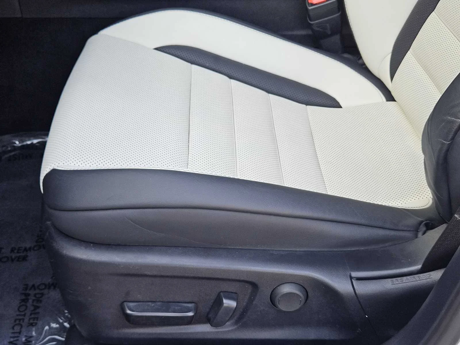 Used 2022 Ultra White Lexus F SPORT image 19