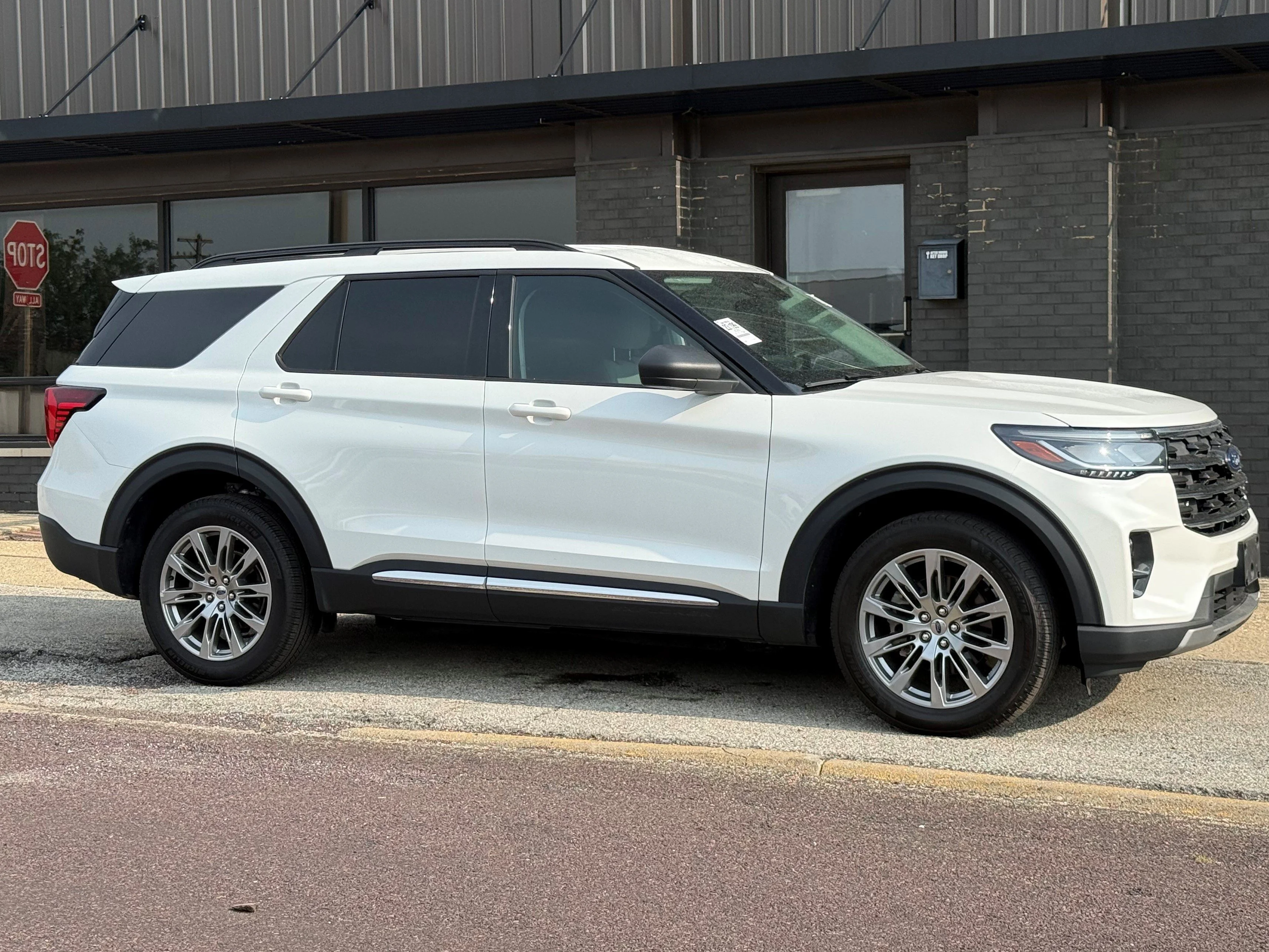 Used 2025 White Metallic Ford Active image 3