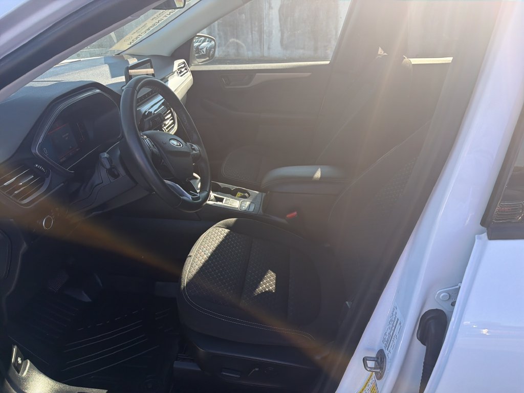 Used 2023 White Ford Active image 13