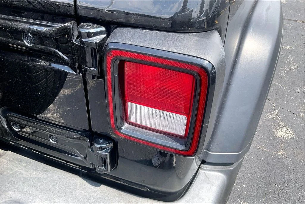 Used 2024 Black Jeep Sport S image 29