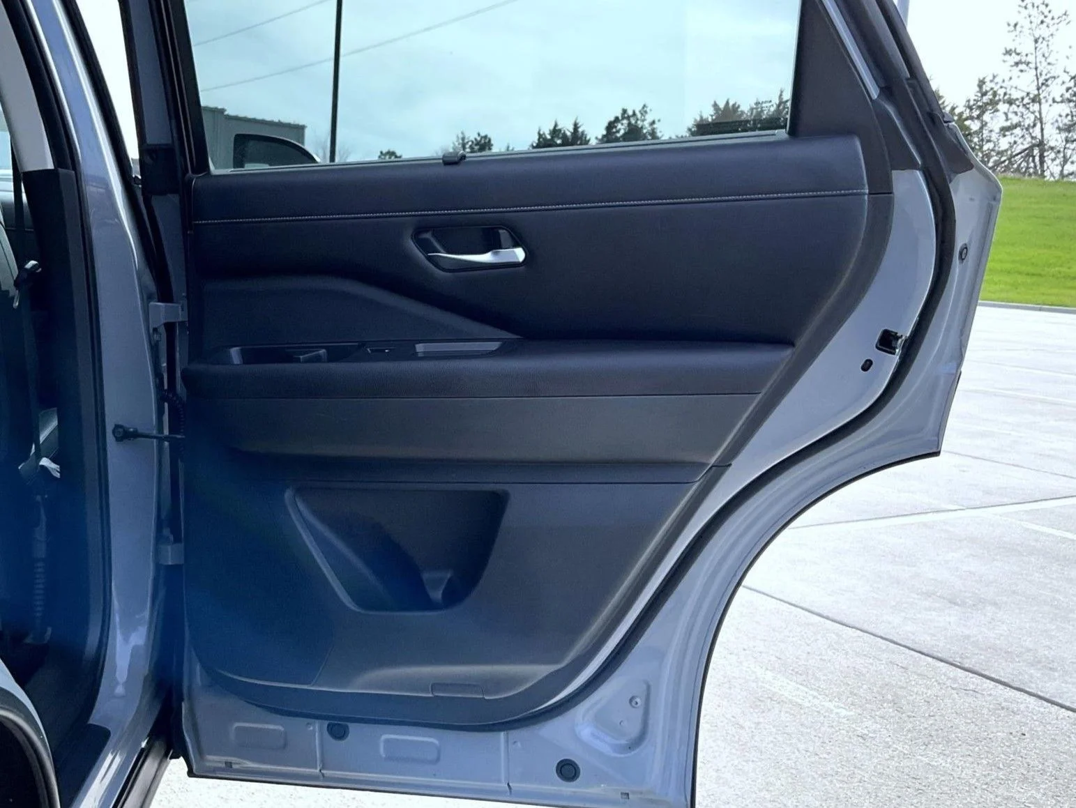 Used 2023 Gray Nissan SL image 18