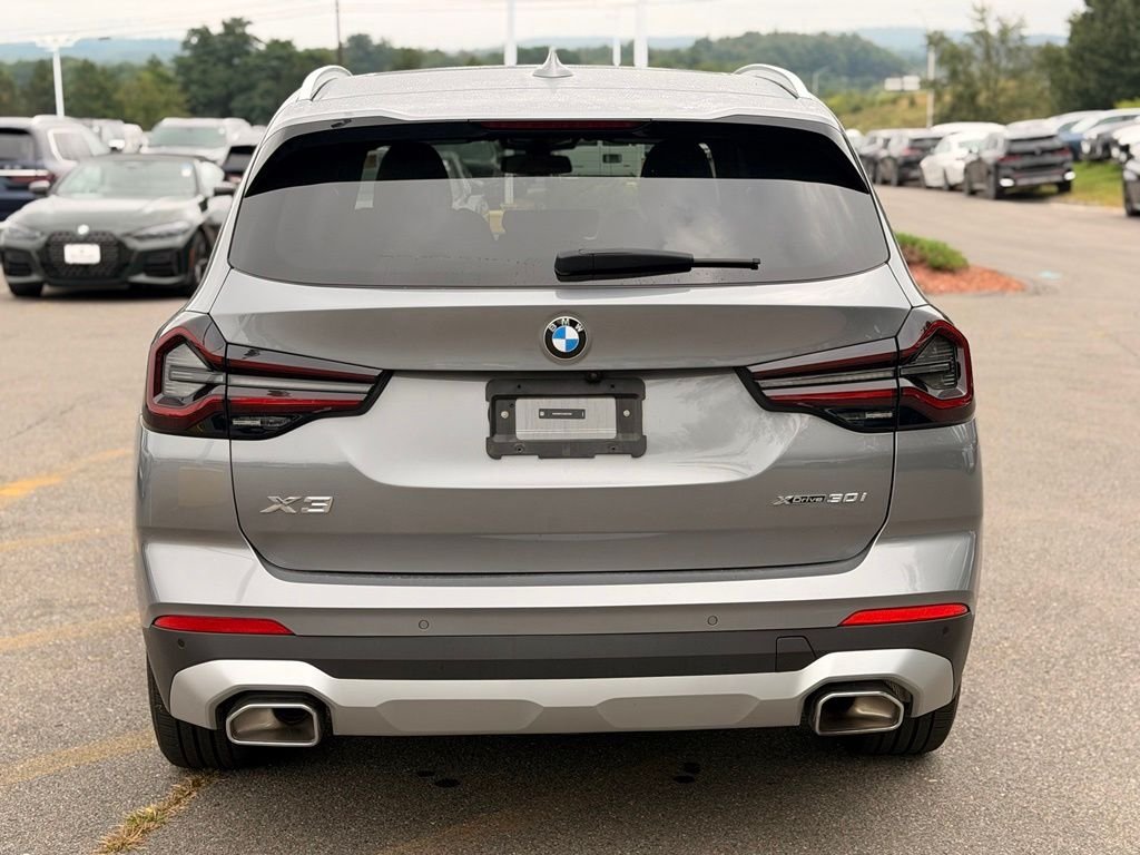 Used 2024 Skyscraper Grey Metallic BMW xDrive30i image 4
