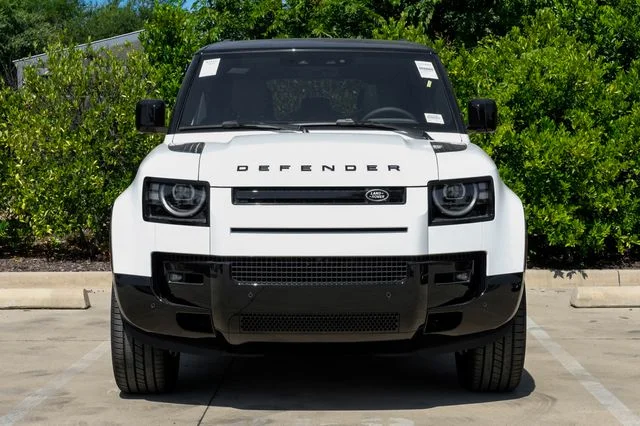 New 2026 White Land Rover X-Dynamic SE image 6