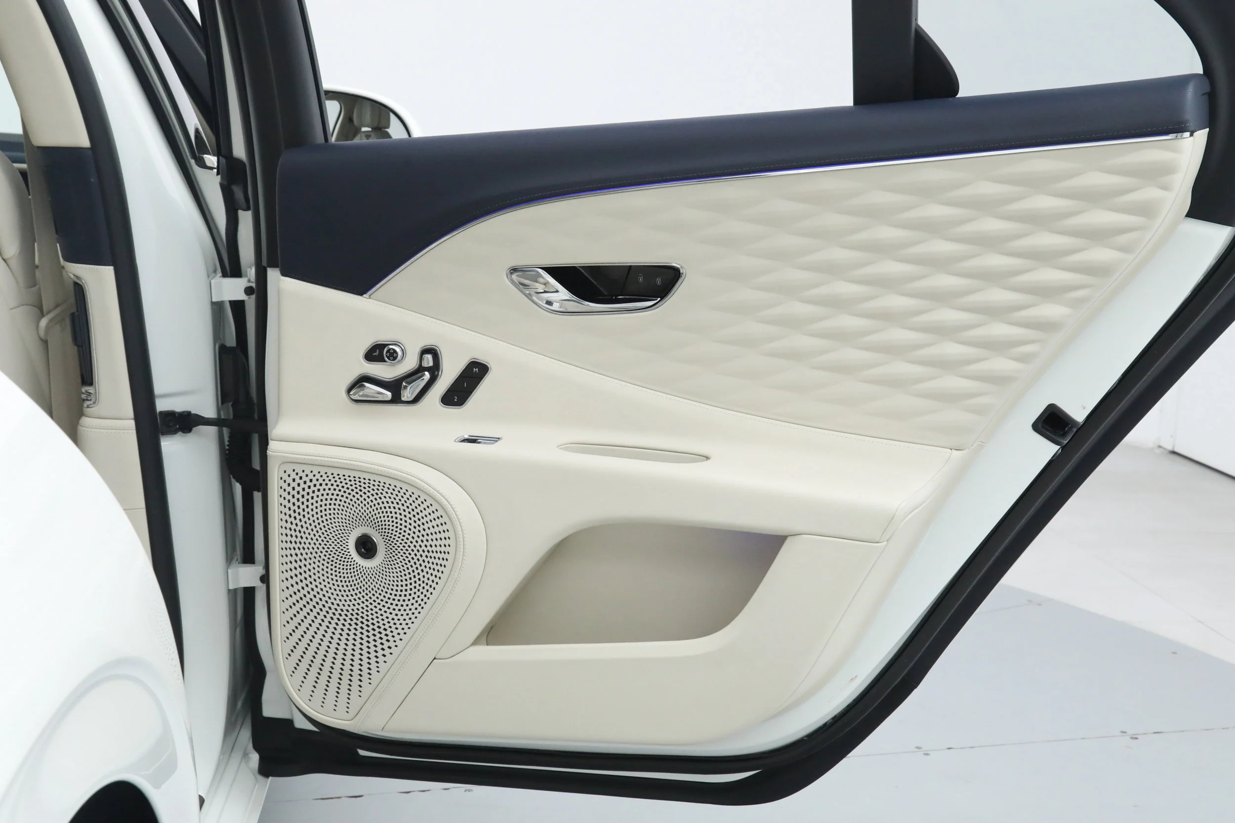 Used 2022 White Bentley  image 20